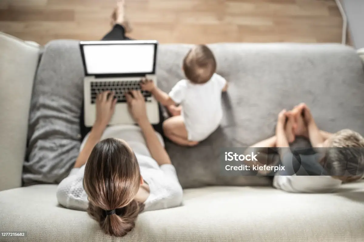 Madres trabajadoras, Istock