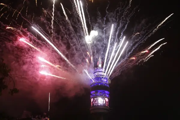 Show de fuegos artificiales en la Torre Entel ,Redes sociales | Referencial