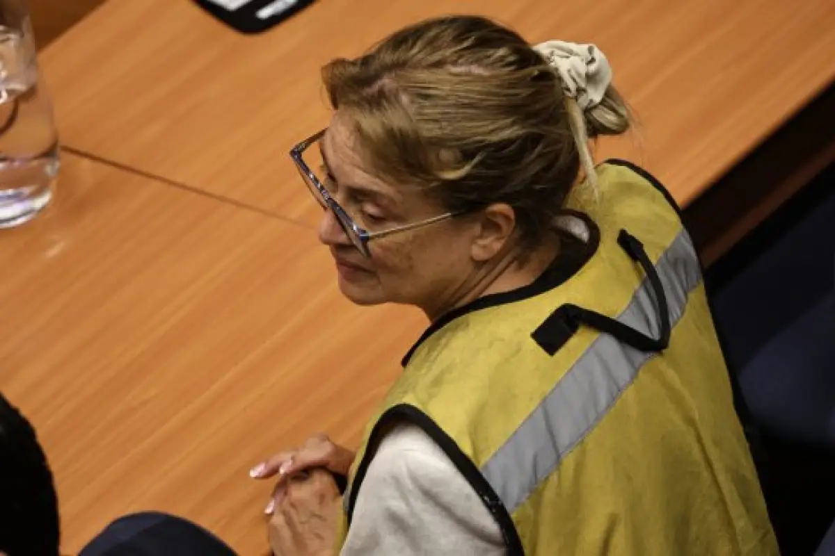 Ángela Vivanco, Cedida