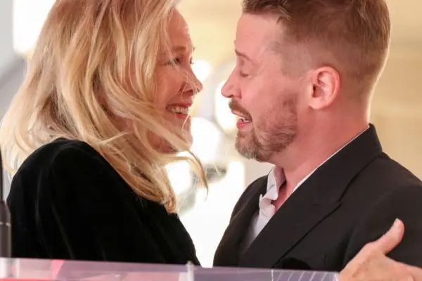 Macaulay Culkin y Catherine OHara  ,Cedida