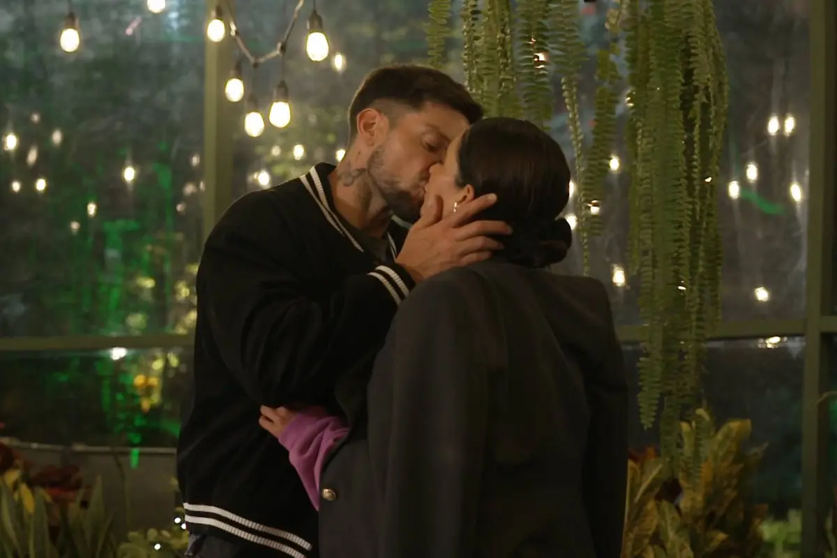 Luis Mateucci y el apasionado beso a Camila Nash, Cedida | El Internado