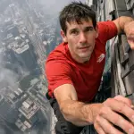 Alex Honnold en una de sus tantas escaladas, CPG Click Petróleo y Gas