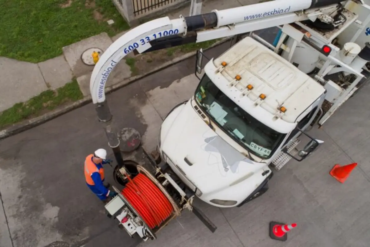 Buzo muere tras ser succionado por tubería en Tomé, Redes sociales | X