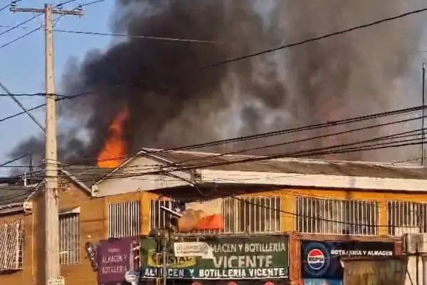 Incendio afecta a viviendas en Lo Prado , Rodrigo Pino | RBB