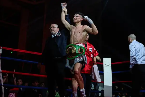      ,Junior Cruzar coronado Campeón UBO- The Clinic