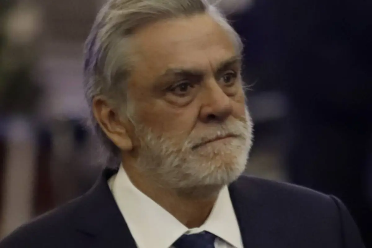 Pablo Longueira, Agencia Uno 