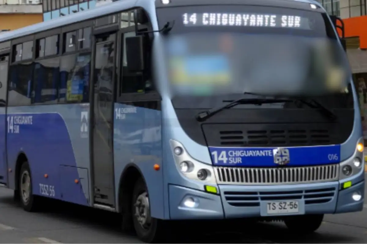 Hombre causó caos al interior de un bus, Urbano Micros