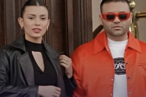 Cony Capelli y Suro Solar ,captura de Pantalla