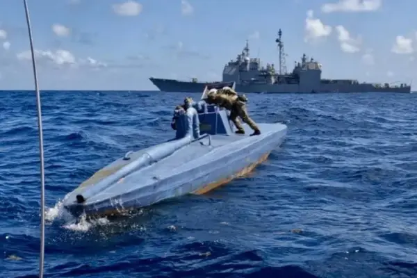 Detienen submarino que traslabada droga ,Cedida