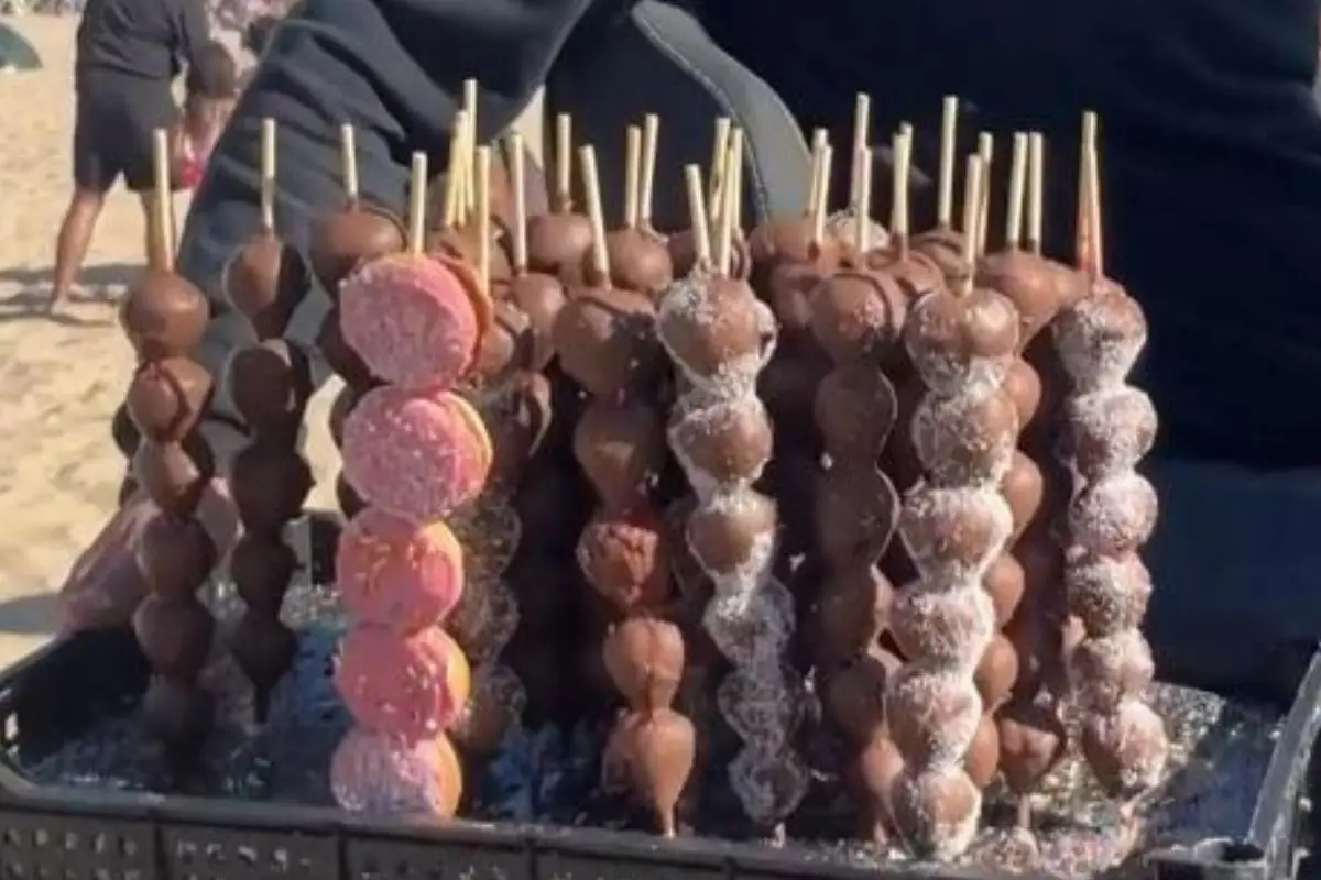 Frutillas con chocolate en la mira, red X