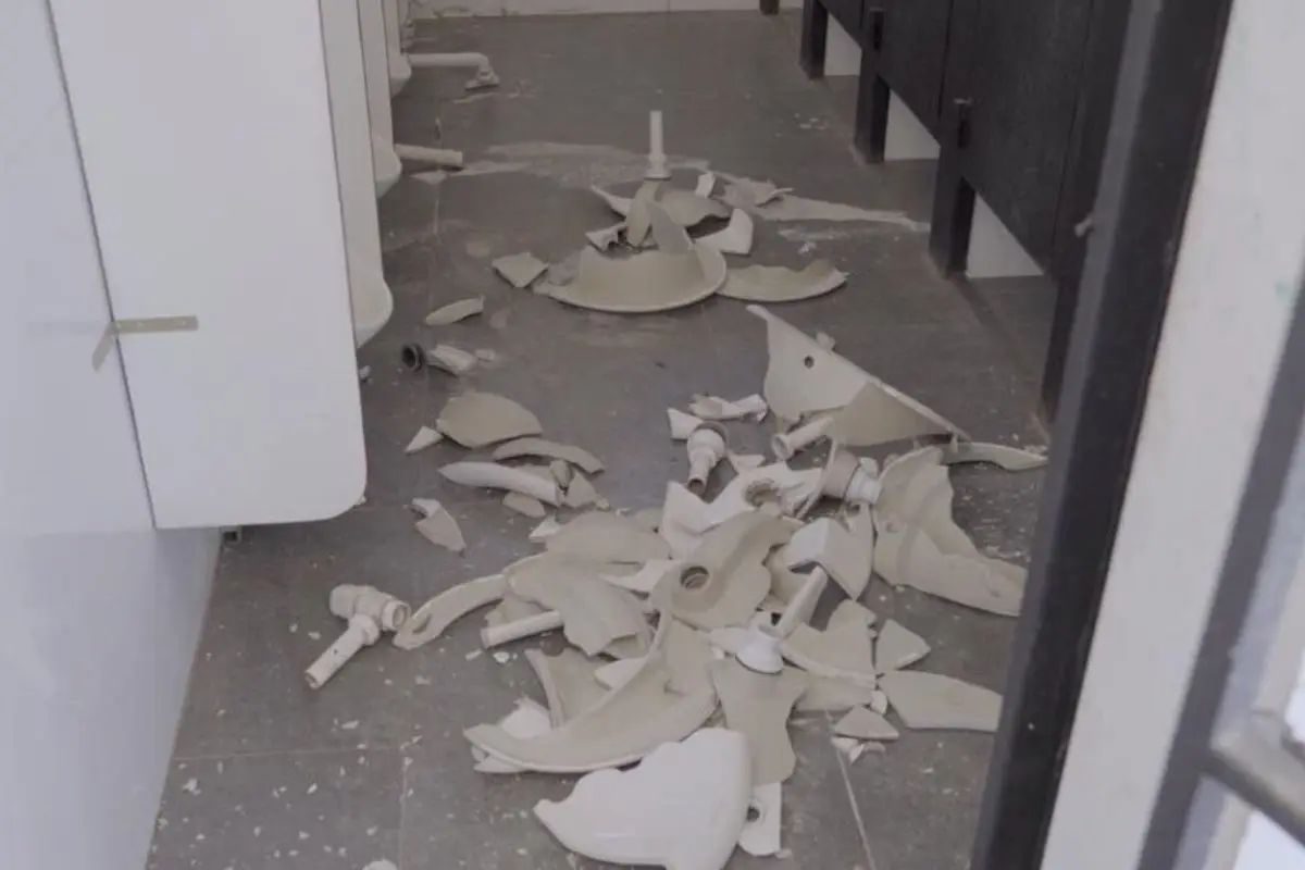 Graves daños quedaron al descubierto en liceo de La Florida, Cedida