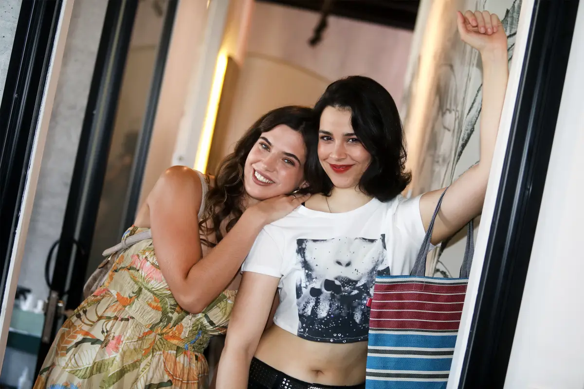 Enamorada(s), Cedida