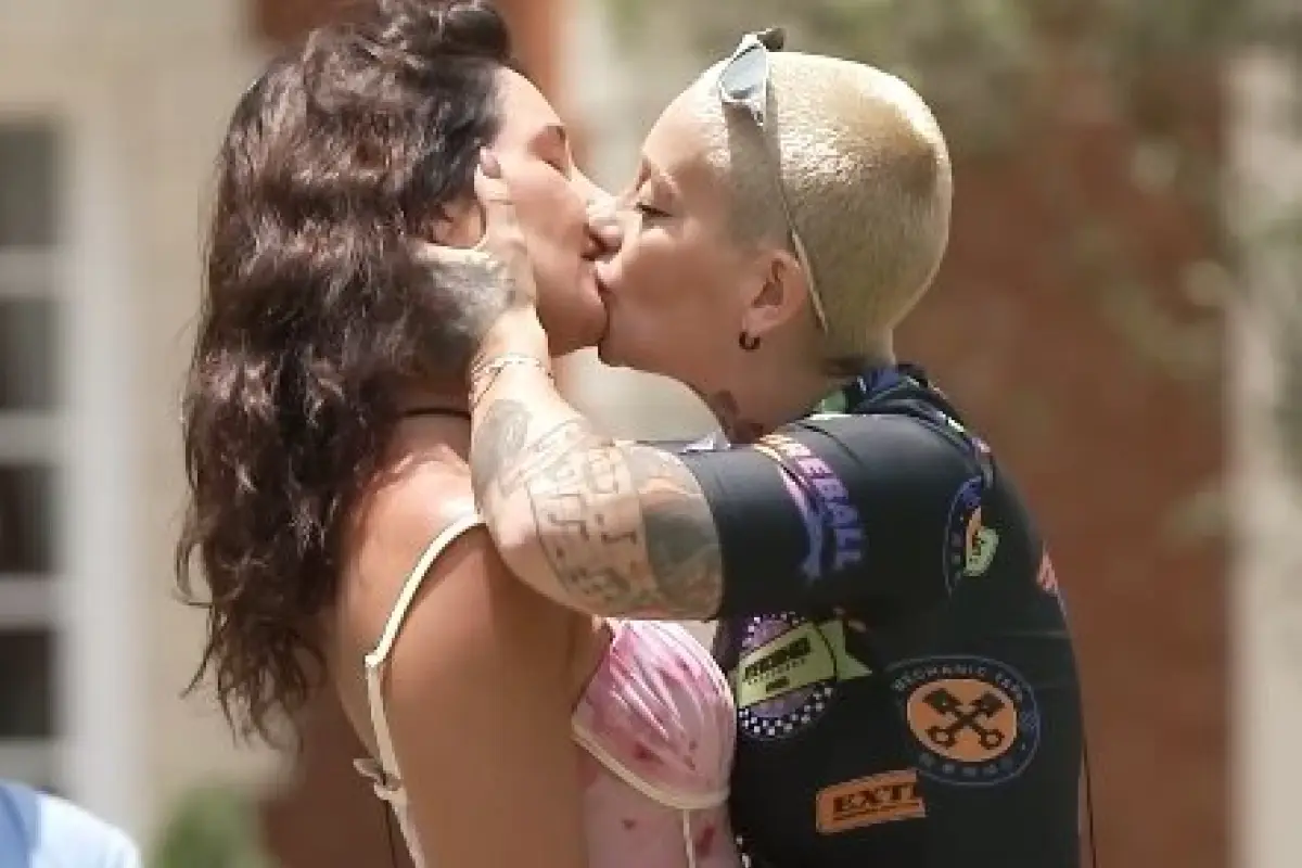 Beso entre Camila Nash y Furia Scaglione, Redes sociales