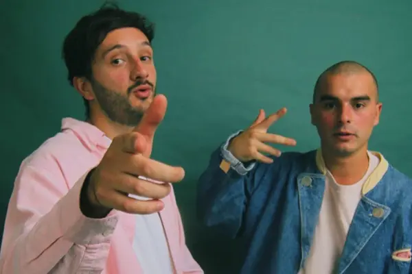 Amigo de artistas ,Redes sociales | Referencial