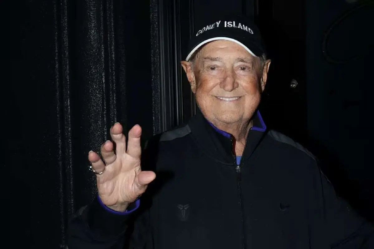 Neil Sedaka, Redes sociales