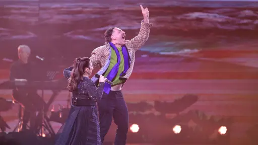 De repente la veo...: Neme reveló quién le dio el empujón para subirse a bailar con Gloria Estefan en Viña