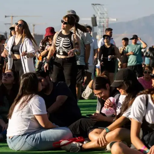 Reconocida expareja de la TV fue vista en el Lollapalooza ,Redes sociales | Referencial