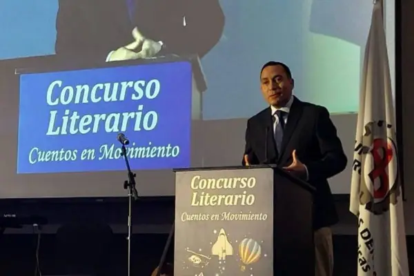 Carabinero en concurso literario ,Cedida