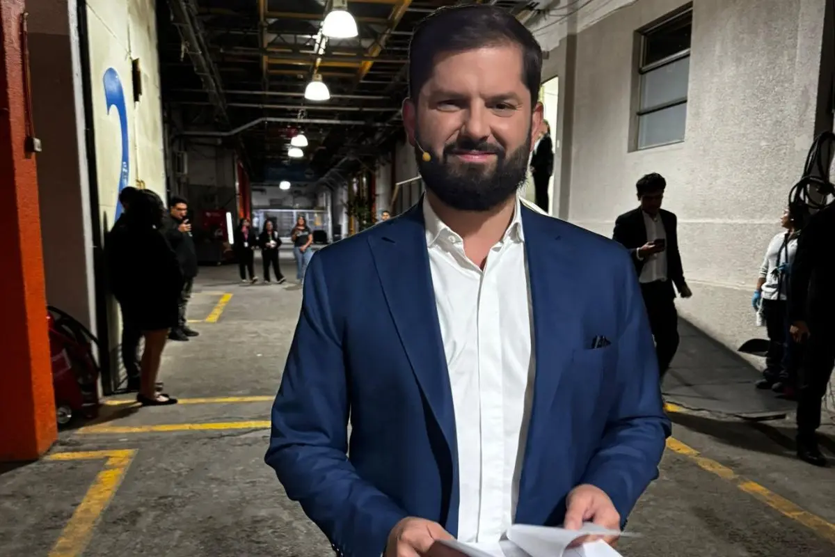 Gabriel Boric en los pasillos de Canal 13, Instagram