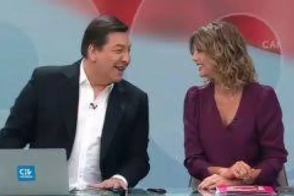 La ácida broma en vivo de Macarena Pizarro a Julio César Rodríguez ,Captura | CHV