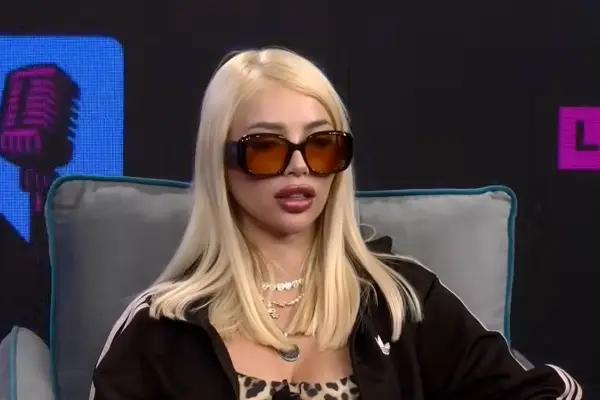 Gatita Veve ,Captura de Dando la Hora