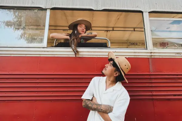 ¿Chachachá urbano?: La cantante chilena Emiliana revive el clásico latino con sonido actual ,Cedida