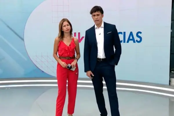 El incómodo momento que protagonizó Roberto Cox en vivo ,Captura | CHV Noticias AM