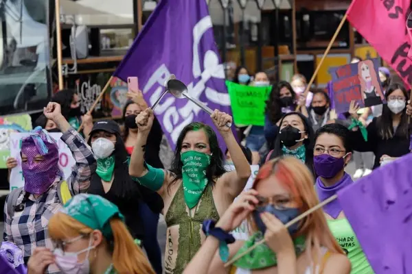 8M  ,Redes sociales | Referencial