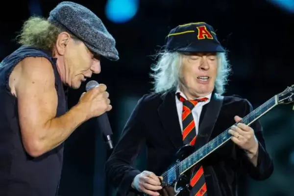 AC/DC  ,Redes sociales | Referencial