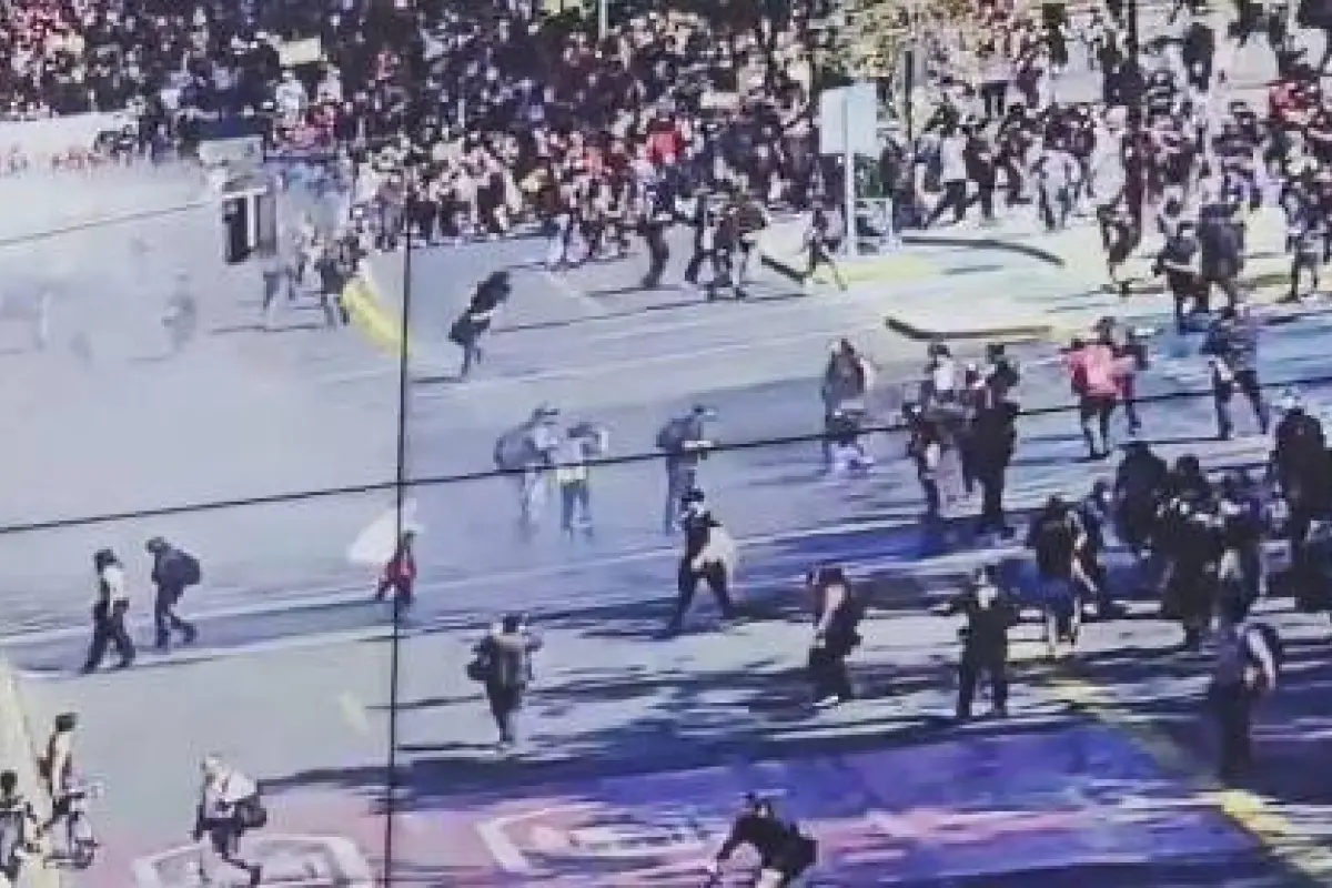 Incidentes en marcha estudiantil ,Carabineros