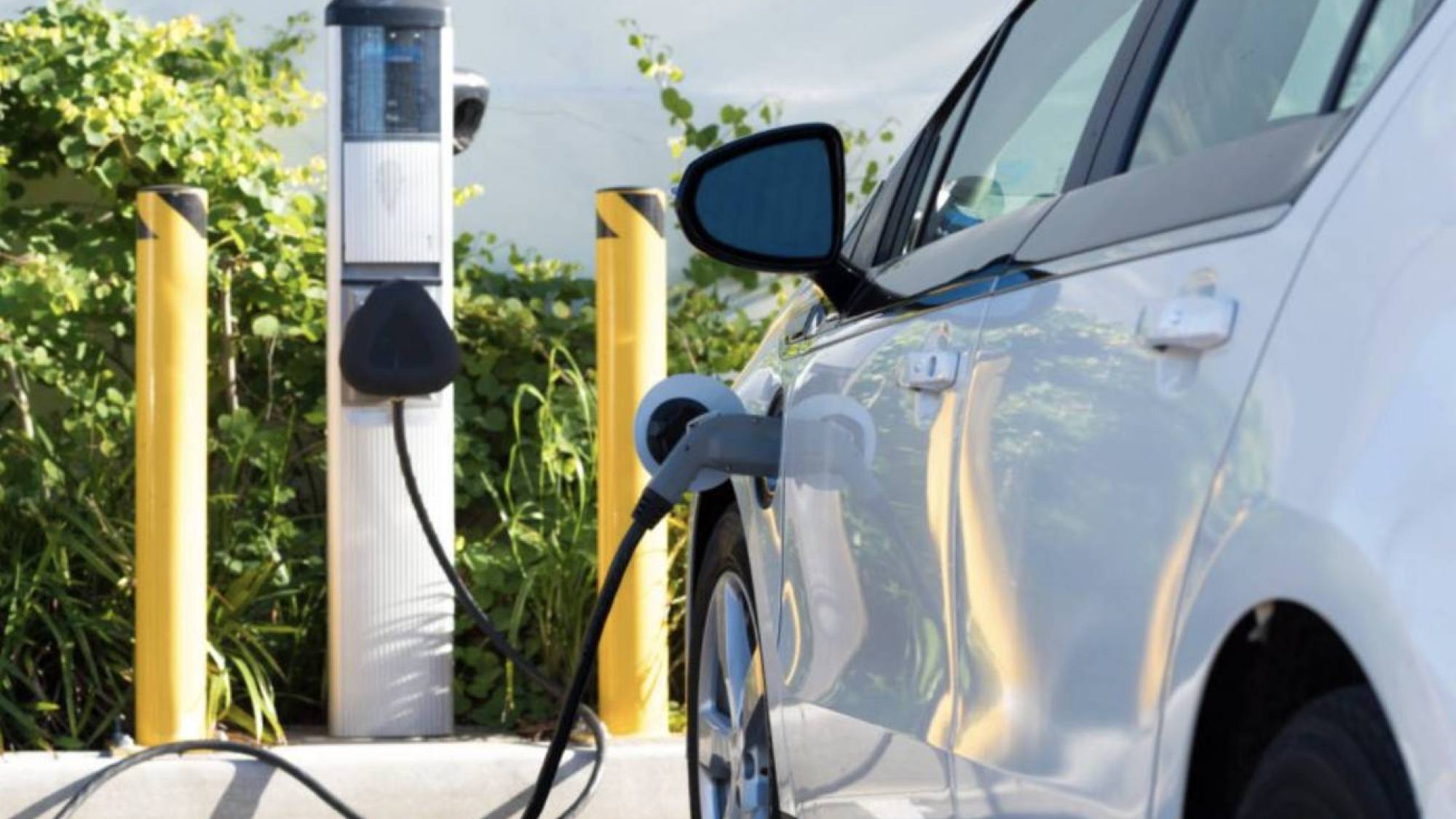 Tras terrible alza de la bencina:¿Cuál es el auto eléctrico más barato de Chile?