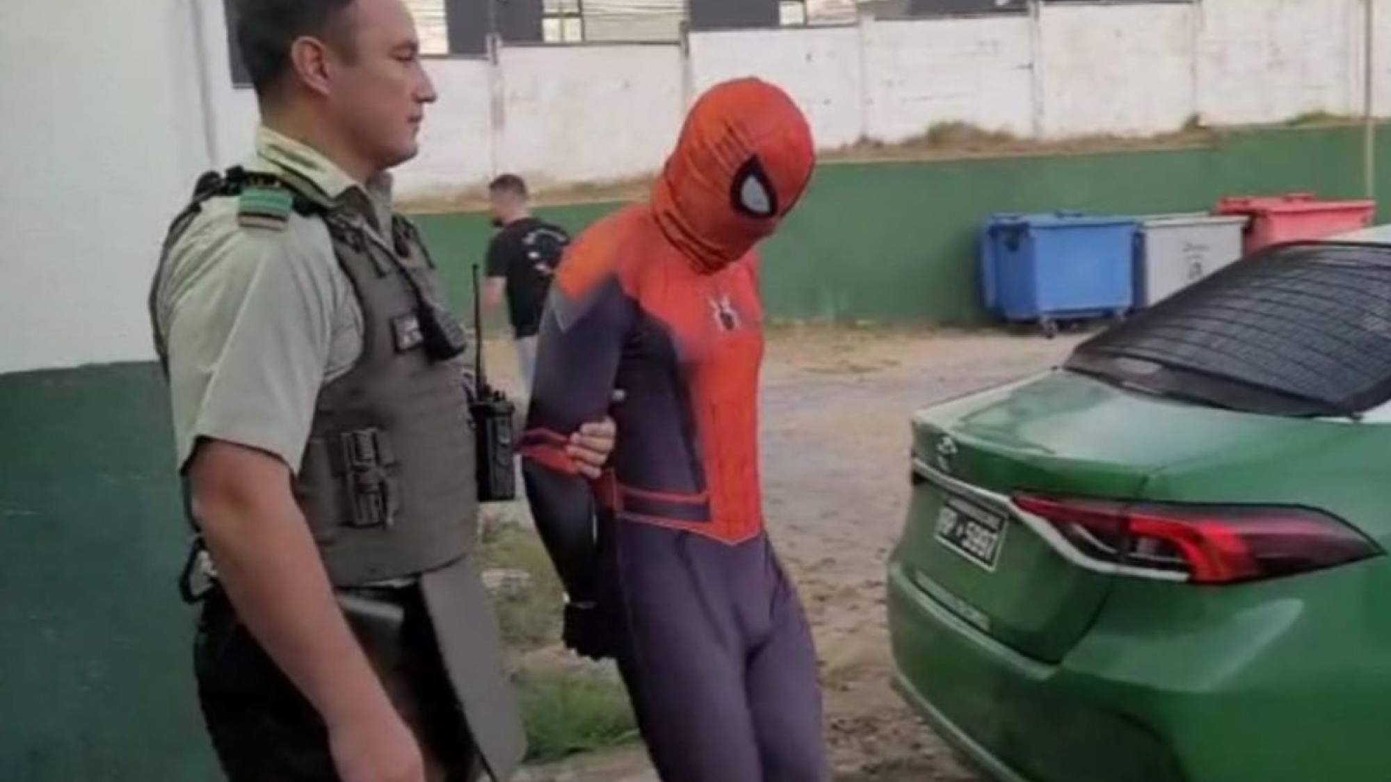 Detienen al “Hombre Araña” en Valparaíso: acusado de homicidio frustrado, amenazas y riñas