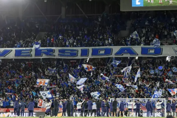 Hinchas de la UC en el Claro Arena ,Cruzados