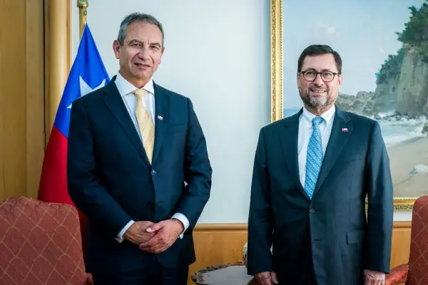 Importante reunión del canciller Pérez Mackenna ,Cedida