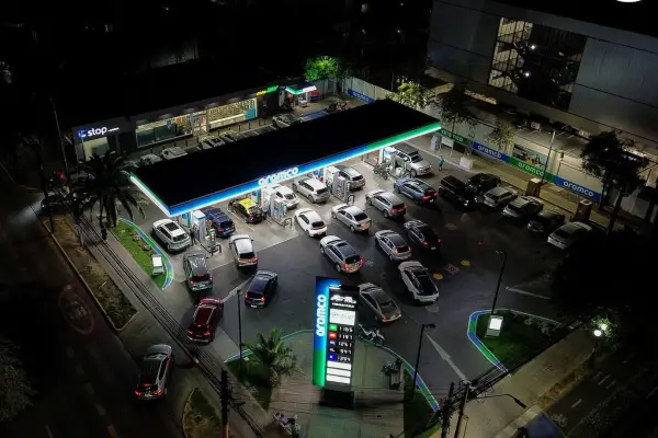 Así lucen las estaciones de servicio este lunes 23 de marzo ,Twitter