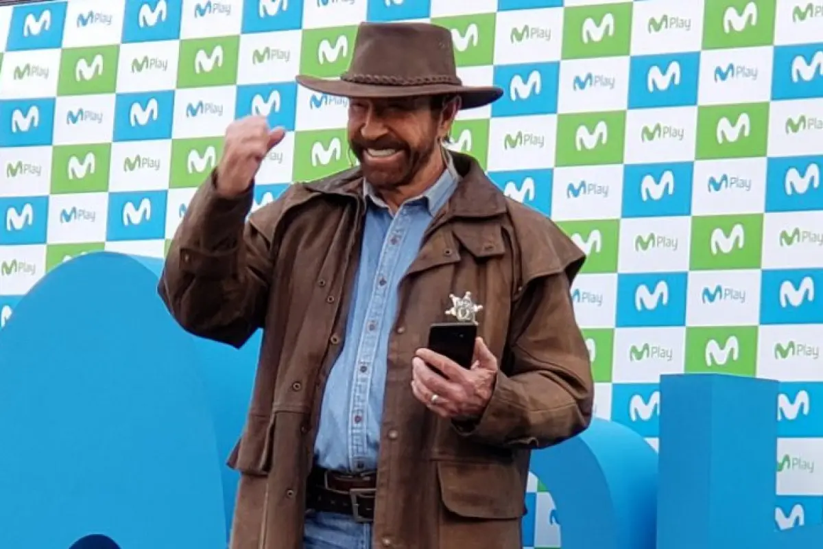 Chuck Norris en Chile, Redes sociales | X