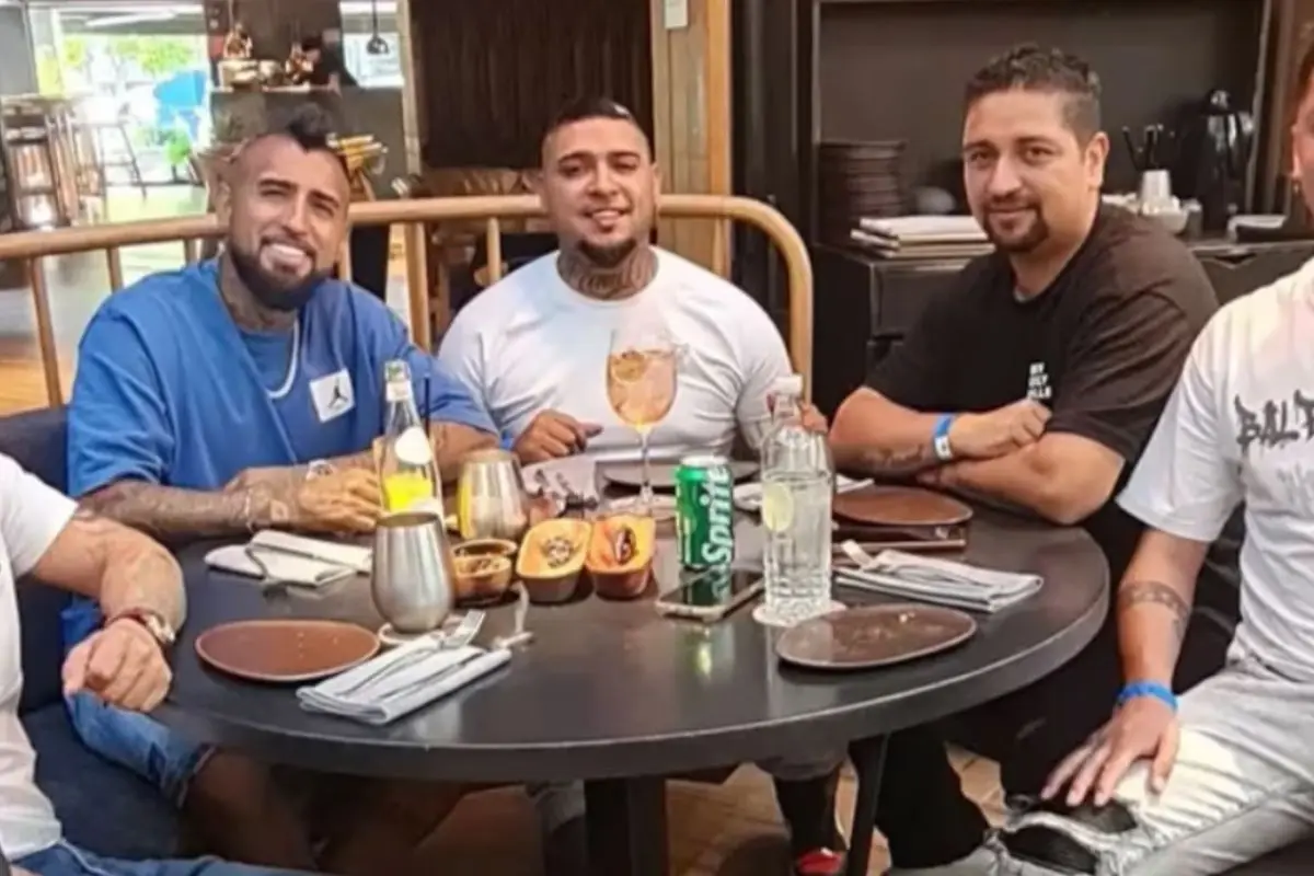 Arturo Vidal y Juan Pablo Arenas, Instagram