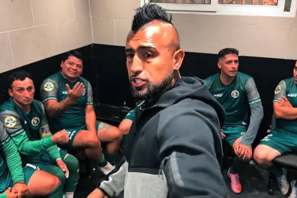 Arturo Vidal dirigiendo Rodelindo Román ,Captura Maks
