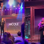 Sergio Lagos y Nicole juntos en un escenario, Captura