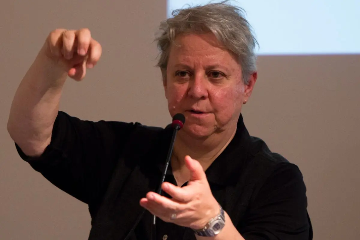 Karen Barand, Cedida