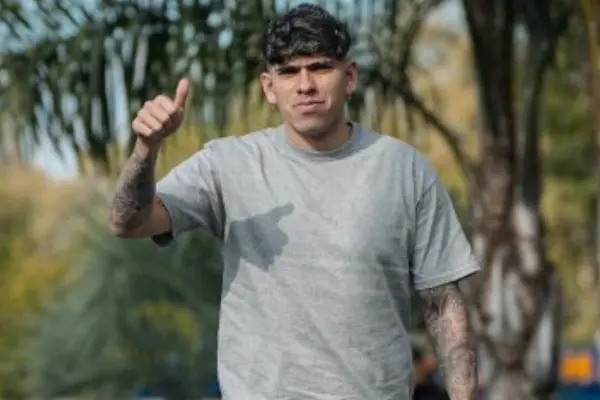 Carlos Palacios llega al entrenamiento de Boca  ,Twitter