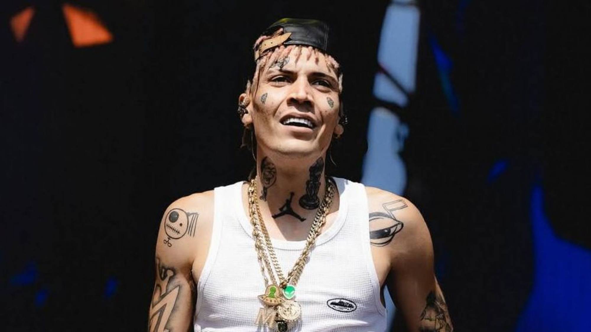 “Gente mala”: Marcianeke sufre el robo de su vehículo en pleno show