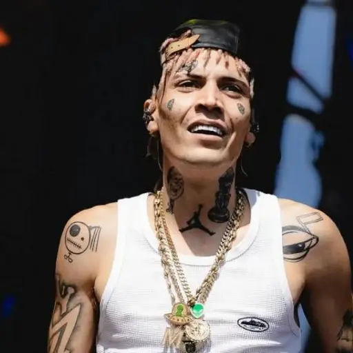 Marcianeke sufre el robo de su vehículo  ,Redes sociales | Referencial