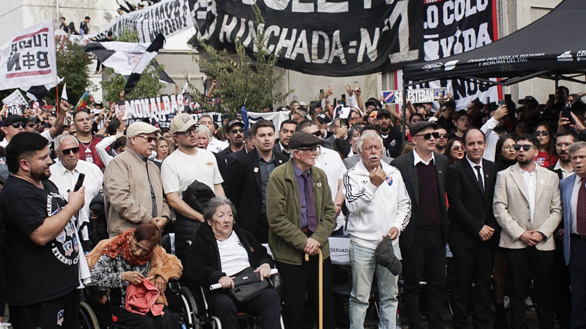 El Club Social y Deportivo Colo-Colo realiza emotiva romería para conmemorar sus 101 años de historia