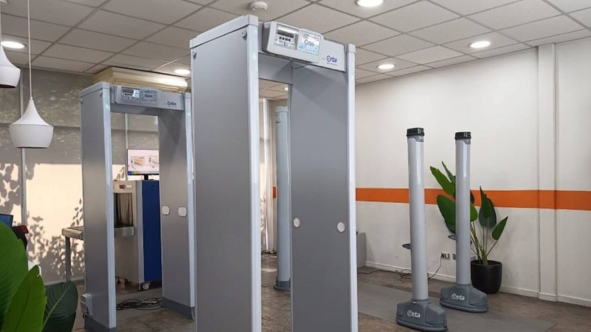 Nuevas tecnologías refuerzan seguridad con sistemas capaces de detectar armas, drogas, explosivos y acelerantes