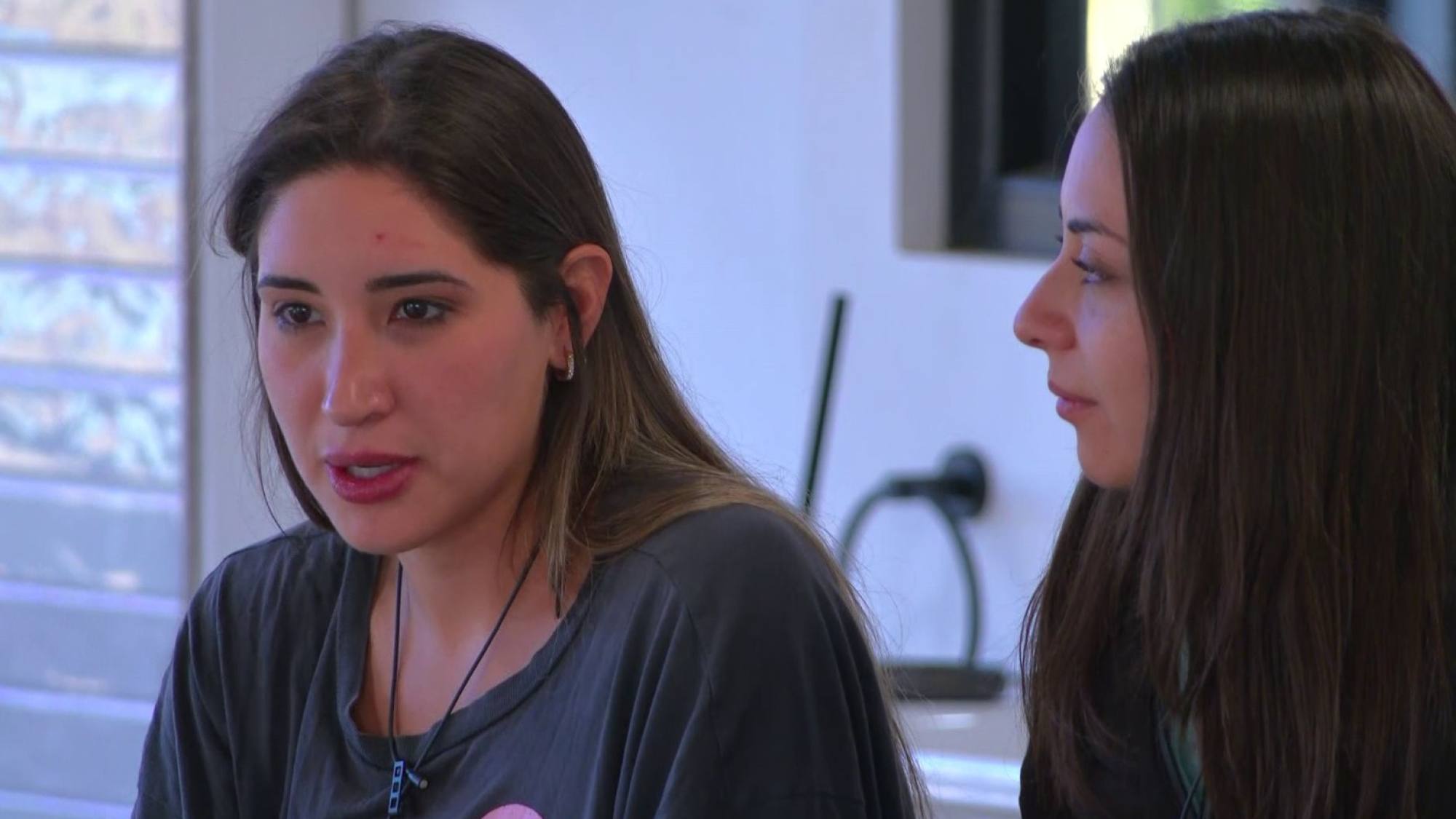 Cata Gaete habla sobre su relación con Sebastián Ramírez en ‘Vecinos al Límite’: “Me moldeó desde los 23 años”