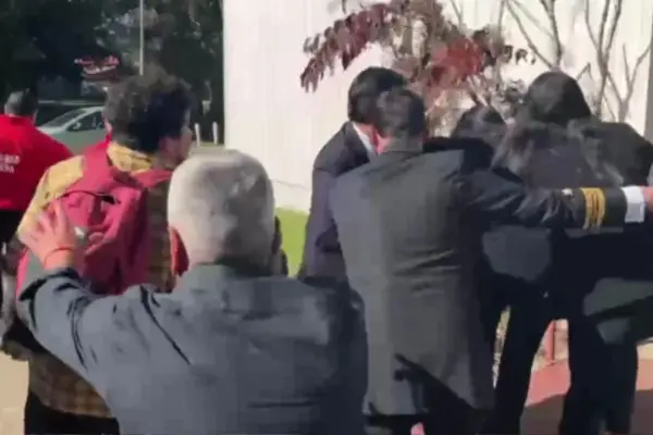 Estudiantes de la U. Austral se manifestaron en Valdivia ,Captura