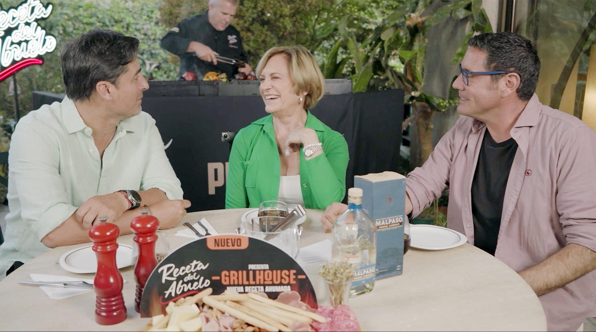 Evelyn Matthei en ''Socios de la parrilla a domicilio'' - Cedida | Canal 13