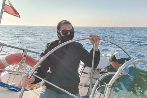 Carolina Eltit Pilotando rumbo a Gaza ,Cedida