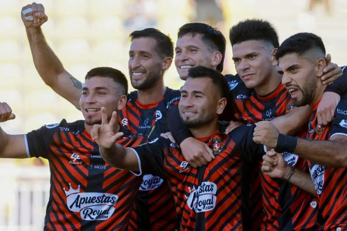 Deportes Limache es líder, En Cancha